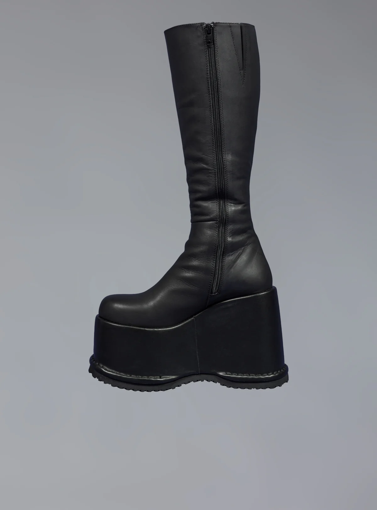 1123-smoke-boot-3.webp Smoke Boot