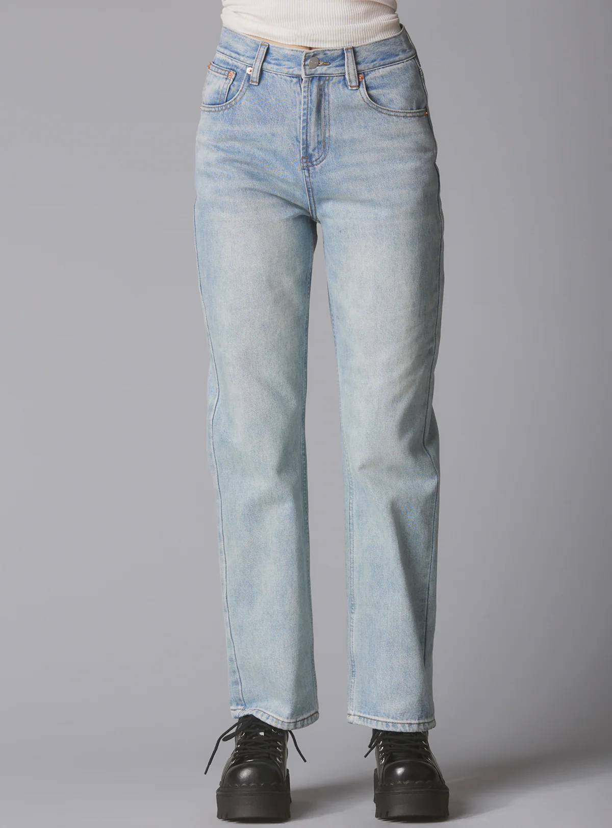 1801-db-jeans-1.webp dB Jeans