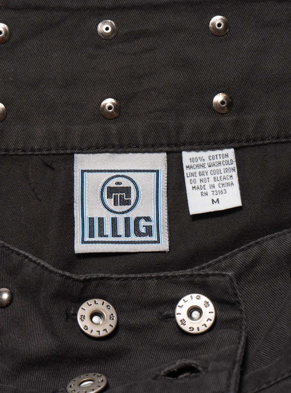 2010-vintage-y2k-goth-illig-black-convertible-skirt-6.webp Vintage Y2k Goth Illig Black Convertible Skirt