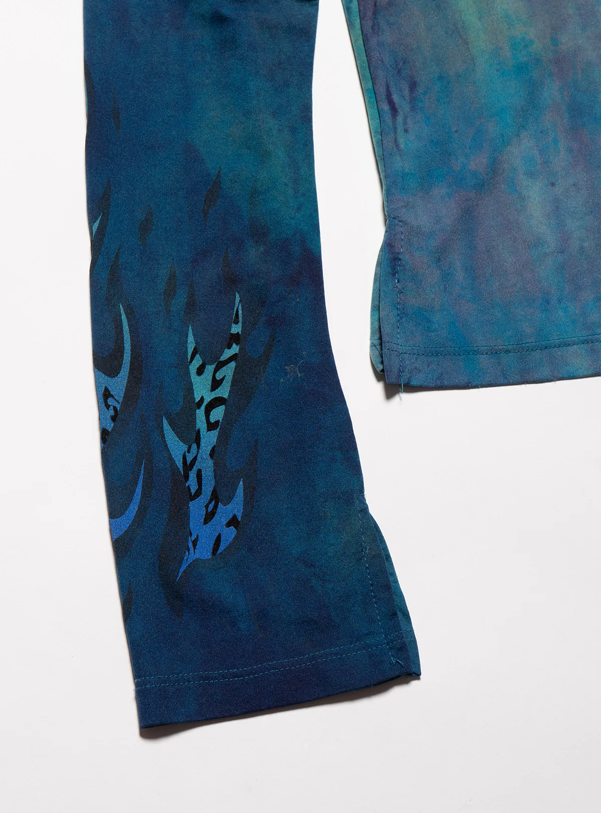 2028-vintage-fang-blue-flame-top-3.webp Vintage FANG Blue Flame Top