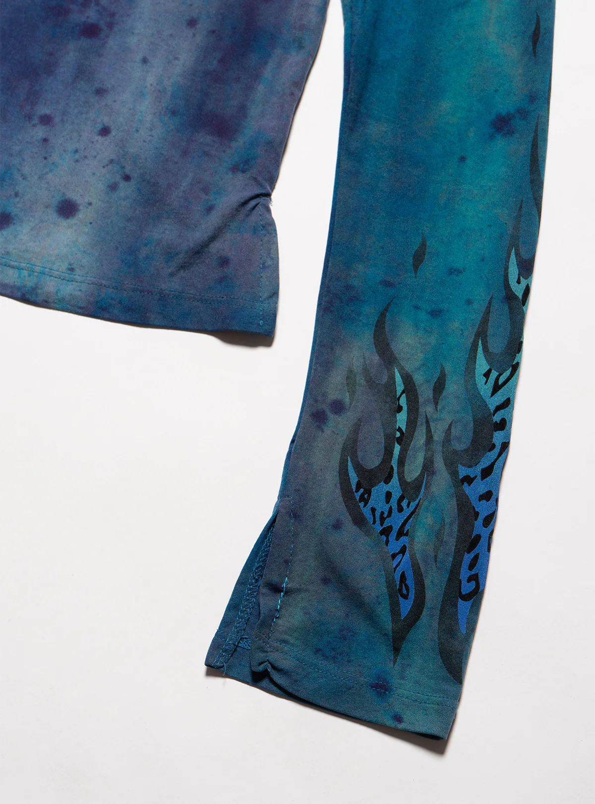 2028-vintage-fang-blue-flame-top-4.webp Vintage FANG Blue Flame Top