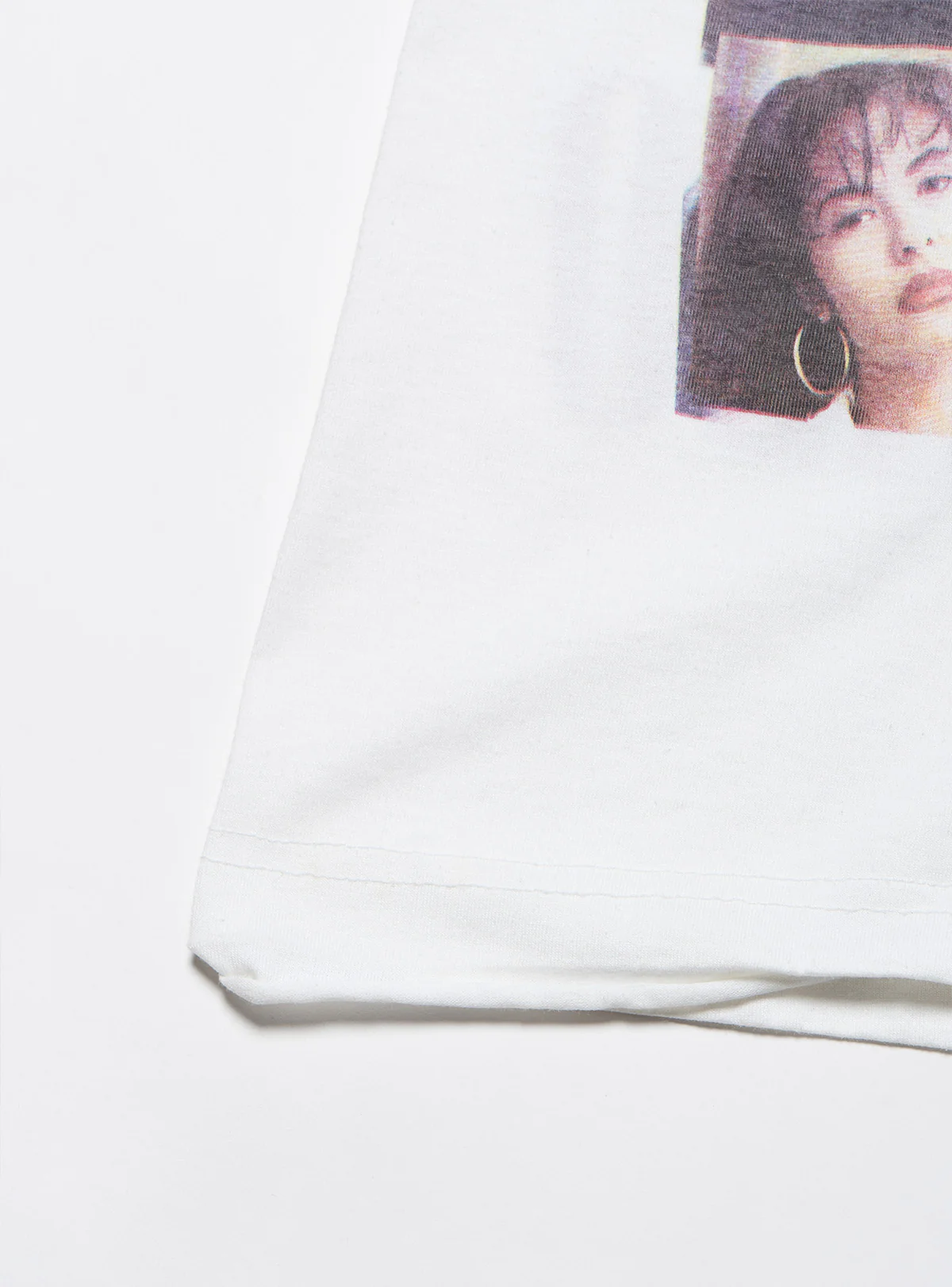 2070-vintage-selena-amor-prohibido-tee-4.webp Vintage Selena Amor Prohibido Tee