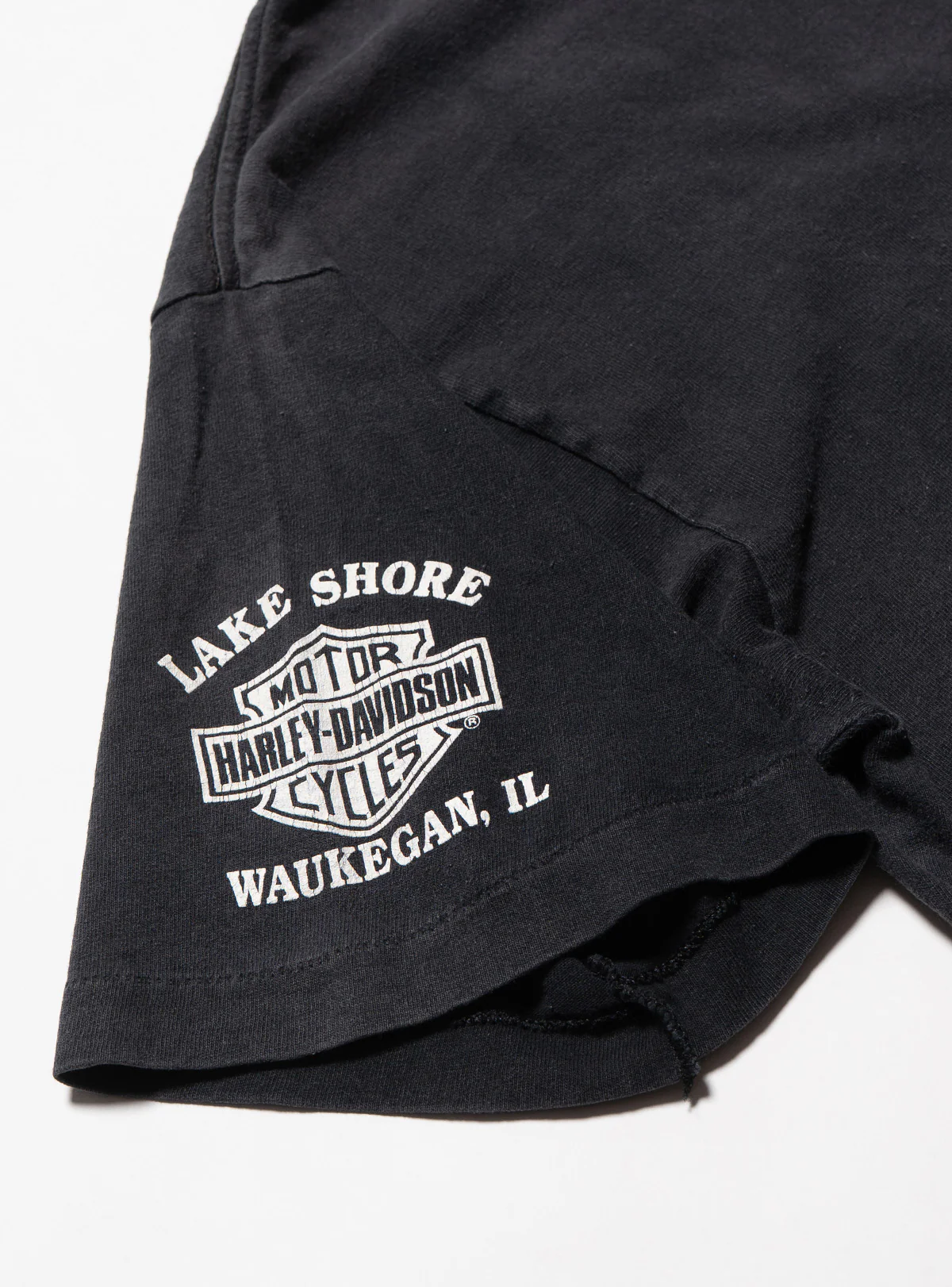 2084-vintage-harley-davidson-lake-shore-waukegan-il-tee-3.webp Vintage Harley Davidson Lake Shore Waukegan IL Tee